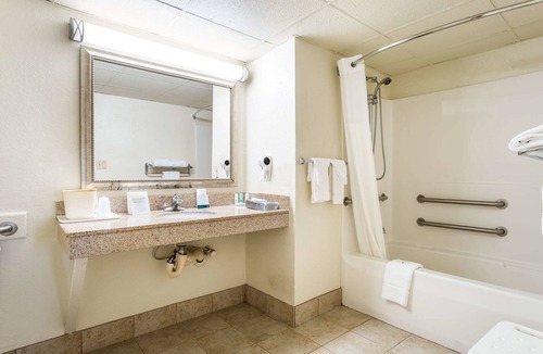 Gold Rock Hotel | Quality Inn Battleboro - Rocky Mount