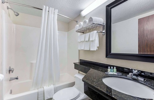 Stuart Hotel | Quality Inn Downtown Stuart