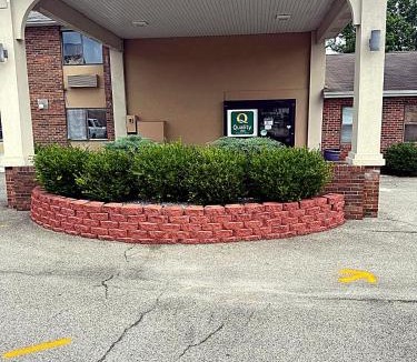 Batesville Hotel | Quality Inn I-74 Batesville