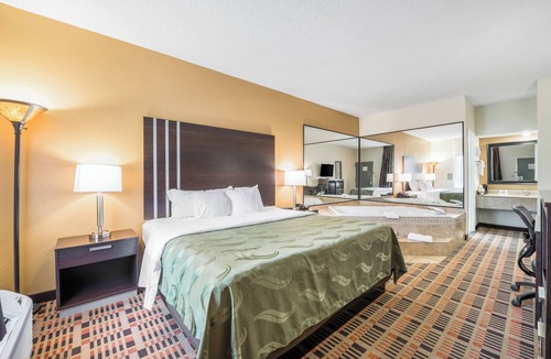 Johnson City Hotel | Quality Inn Johnson City near Downtown