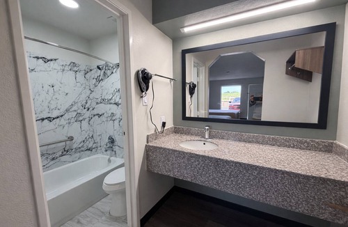 Mount Pleasant Hotel | Quality Inn Mt. Pleasant