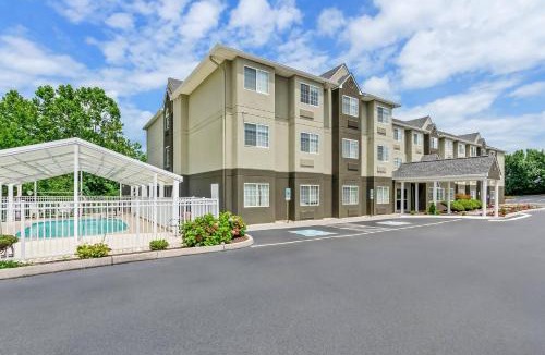 Bristol Hotel | Quality Inn & Suites Bristol North