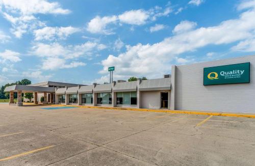 Vandalia Hotel | Quality Inn & Suites Vandalia near I-70 and Hwy 51
