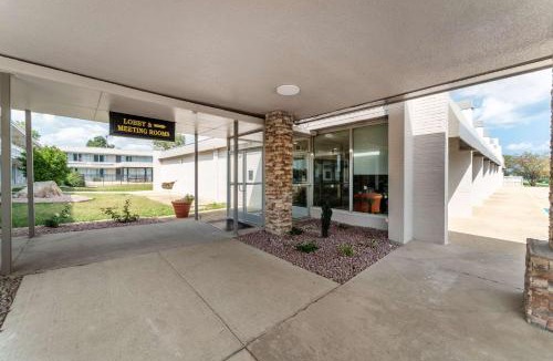 Vandalia Hotel | Quality Inn & Suites Vandalia near I-70 and Hwy 51