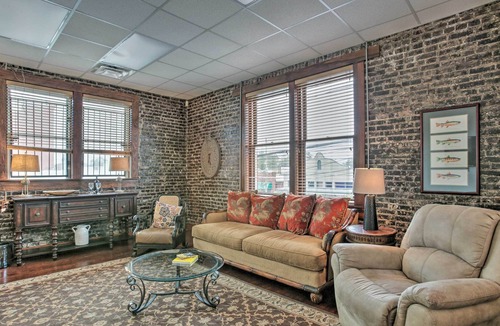 Ponchatoula Apartment | Quarters Above Courtyard-Near Strawberry Festival!
