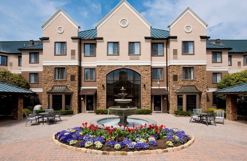 Ballantyne Apartment | Queen Suite | Free Breakfast, Shuttle, & Pool