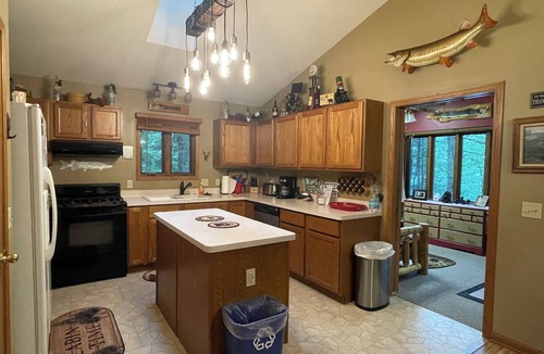 Eagle River Cabin | Quick Escape - Large 3+Bed 2 Bath Cabin near Eagle River & St. Germain