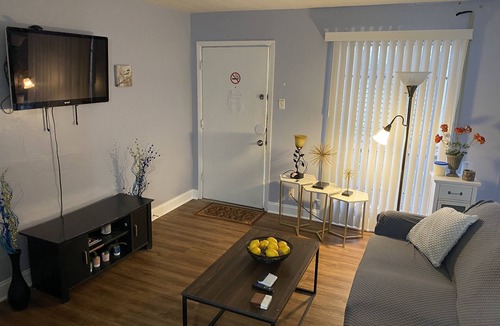 Crosstown Apartment | Quick getaway to Beale & downtown