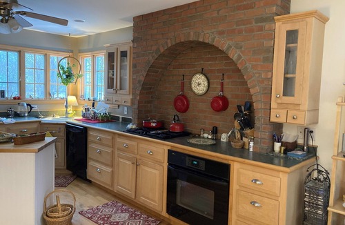 Harbor Beach House | Quiet 2 bd, 1 1/2 bath hideaway, with refreshing lake breezes