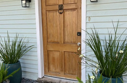 Bayou St. John Apartment | Quiet 2 BDRM/1 Bath with swimming pool
