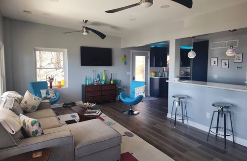 Brooklyn House | Quiet 2-bedroom bungalow with AC on Wamplers Lake