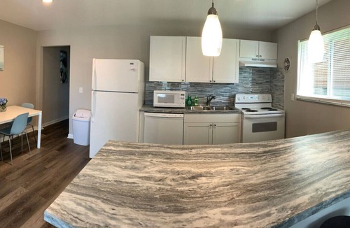 Reading Apartment | Quiet 2BR Near Cincinnati Hospitals | Perfect for Traveling Nurses