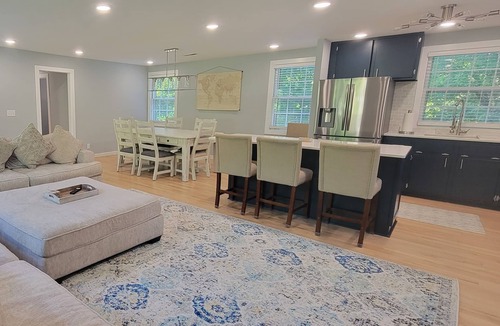 Nashville House | Quiet 3 Bedroom house with great couch and tv area