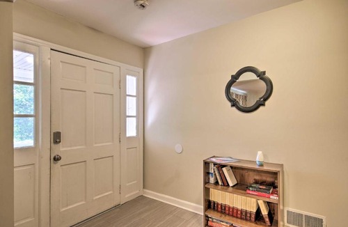 Columbia House | Quiet Columbia Home with Fire Pit and Pool Table!