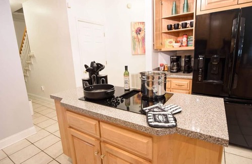 Westlake Corner House | Quiet Cove-Hot Tub l Dock| Kayak| Fire Pit l Grill