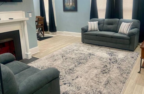 Columbia House | Quiet, Cozy, Walk to eateries!