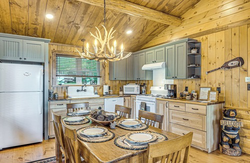 Conover Cottage | Quiet Lakefront Conover Cabin Near ATV Trails