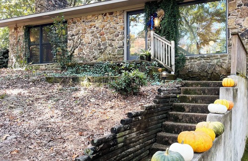 Oxford House | Quiet Lakefront Hideaway Just 2 Miles from Oxford’s Historic Square