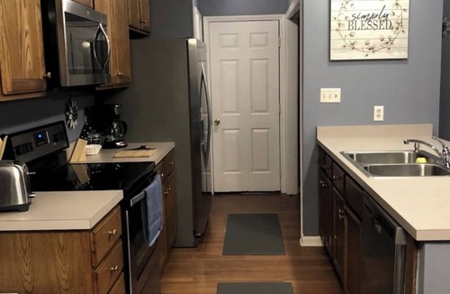Owensboro House | Quiet neighborhood/2 car garage/fire pit/backyard privacy fence/PET FRIENDLY