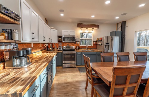 Mount Judea House | Quiet Ozark Mountain Retreat for Families & Friends- Sleeps 12+