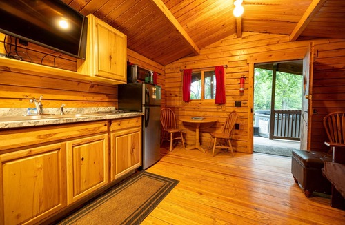 Rileyville Cabin | Quiet retreat on the Shenandoah river near Luray