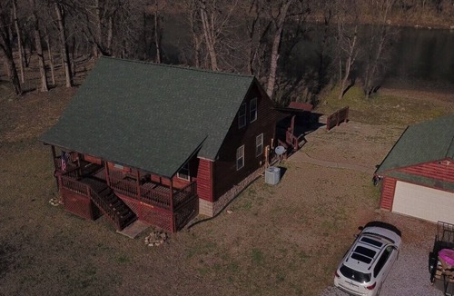 Mountain View Cabin | Quiet rustic retreat on the White River across from Handford Bluff
