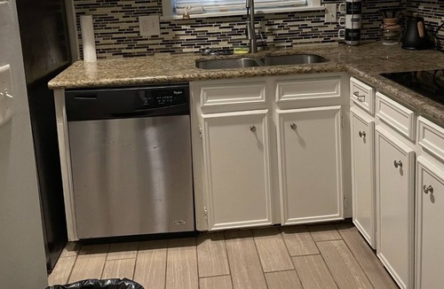 Fondren House | Quiet Townhome close to Bars, Hospitals, and Football Stadium