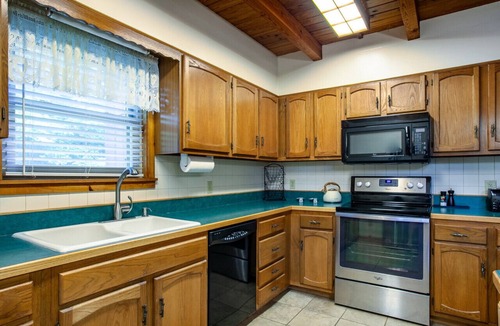 Walland Cabin | Quietside Cabin: Sunroom, Fire Pit, Theater Den, & Stunning Views