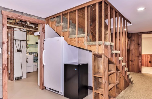 Mercer House | Quite Lakefront Home on UTV/ATV/Snowmobile trails. Dog Friendly!