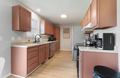 Fort Wayne House | Radiant Rio! NEW Renovation, 3BD 1 King | Parkview