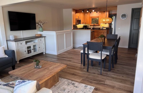 South Gull Lake Cottage | Rare Gull Lake lakefront, 2 bdrm with boat rental option