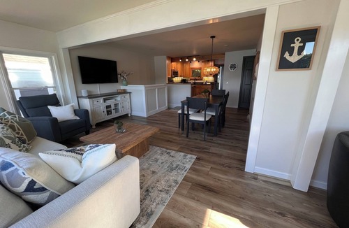 South Gull Lake Cottage | Rare Gull Lake lakefront, 2 bdrm with boat rental option
