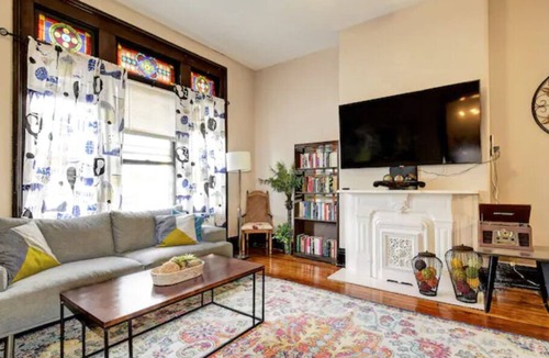 Cherokee Triangle Apartment | Rare King Bed w/ Dip Pool in ❤ Lou bar/food scene