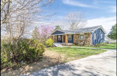 La Follette Apartment | Ready, Set, Reconnect! ©