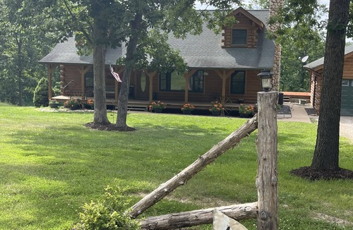 Bourbon Cabin | Real Log Cabin with Seasonal Pool and Hot Tub with Meramec River Access