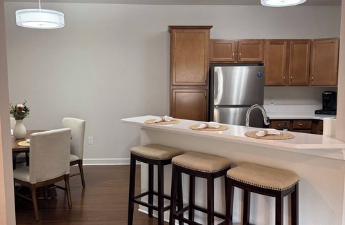 Oxford Condo | Rebel Retreat 3 King-Bedrooms 3-Bath Condo short walk to the Grove or the Square
