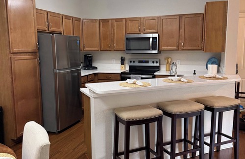 Oxford Condo | Rebel Retreat 3 King-Bedrooms 3-Bath Condo short walk to the Grove or the Square
