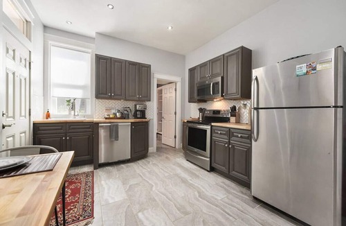 Bloomfield House | Recently refurbished, great location, walking distance to bars & restaurants!