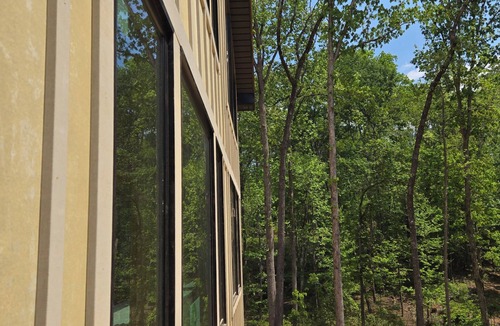 Pickens Cottage | Reconnect with nature and family in this one-of-a-kind stay at the Tableview.