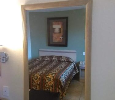 Clarksville Hotel | RED CARPET INN LOUISVILLE NORTH -Jeffersonville In