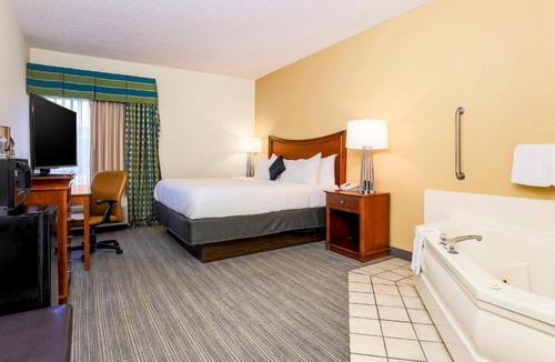 Hattiesburg Hotel | Red Lion Inn & Suites Hattiesburg