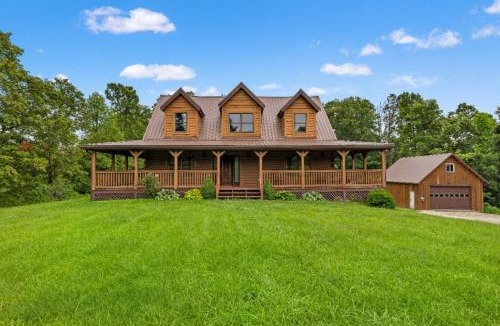 Rogers House | Red River Gorge Family Cabin with Hot Tub
