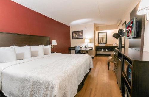 Thurston Hotel | Red Roof Inn PLUS+ Ann Arbor - U of Michigan North