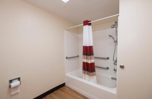 Opelika Hotel | Red Roof Inn PLUS+ & Suites Opelika