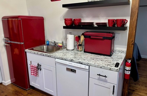 Hohenwald Apartment | "Red, White & Beautiful" loft in the center of downtown Hohenwald, TN.