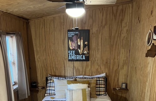 Bee Spring House | Redbird Hideaway, private cozy cabin located near Mammoth Cave National Park