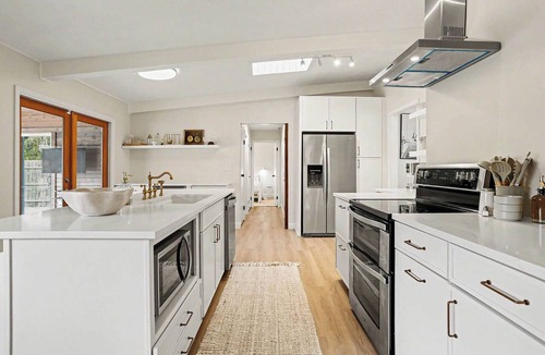 Stevensville House | Redwood Retreat | Pool | Fire-Pit | Wineries