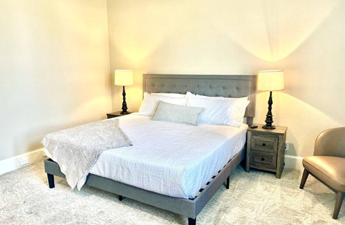 Versailles Bed & Breakfast | Refined Comfort Near Kentucky`s Finest Farms