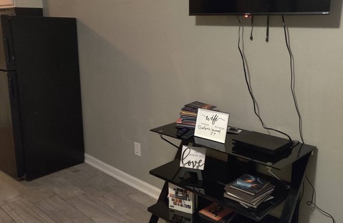 Mid City North Apartment | Refreshing & Snuggly 1bedroom w/free parking 10 mins from downtown and lsu