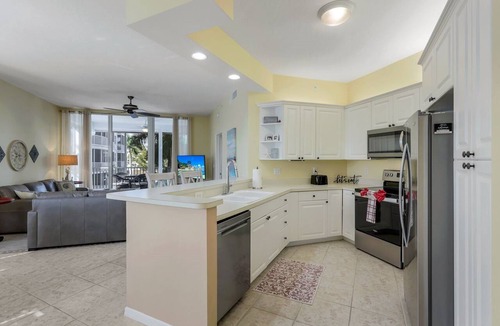 Vanderbilt Beach Condo | Regatta - William Raveis Rentals